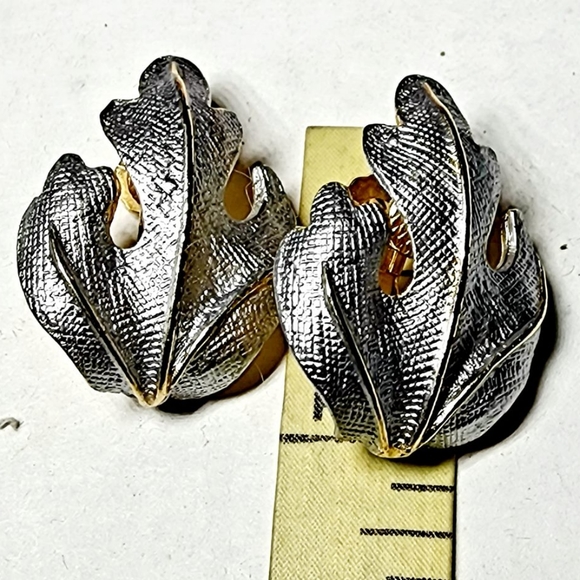 Vintage Castlecliff textured silver leaf gold trim clip on earrings see notes - Picture 7 of 8